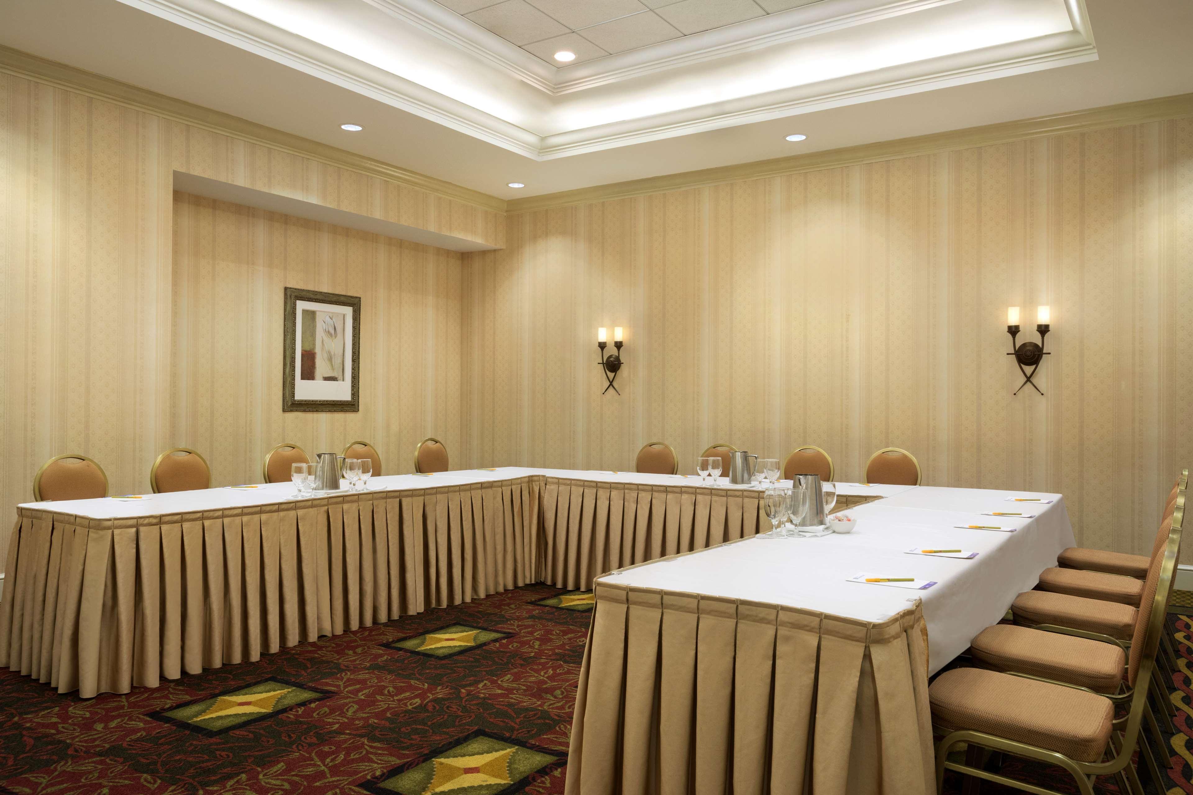 Hilton Garden Inn Toronto/ווהוגן מראה חיצוני תמונה