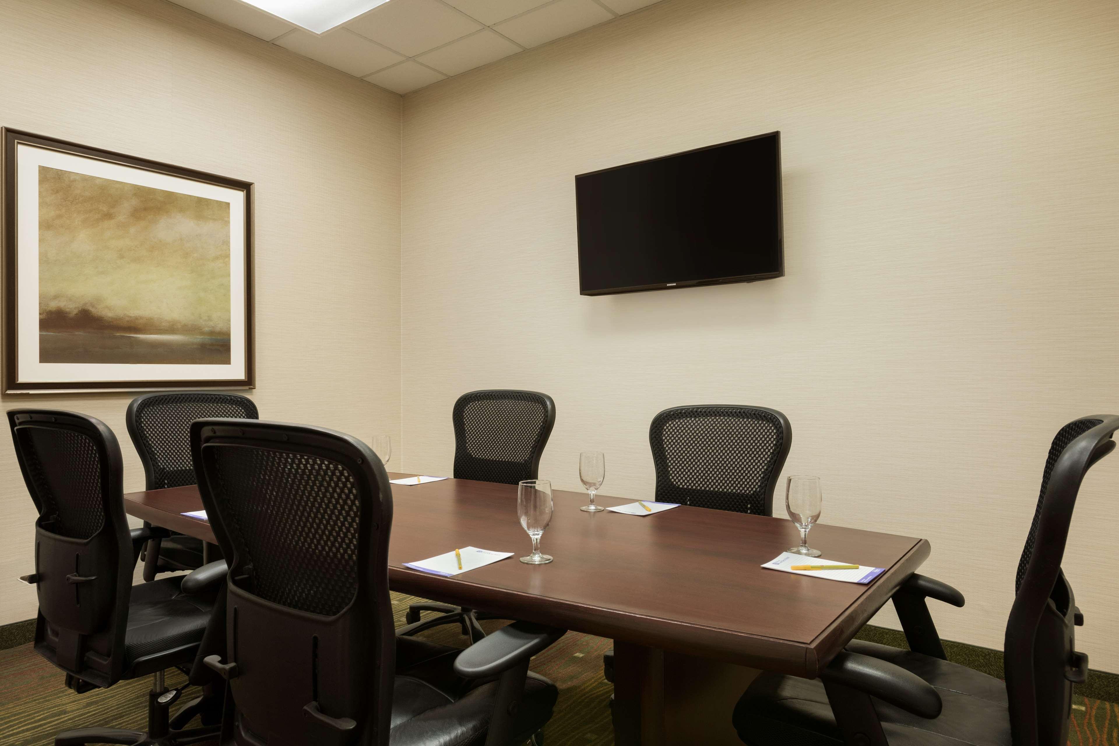 Hilton Garden Inn Toronto/ווהוגן מראה חיצוני תמונה