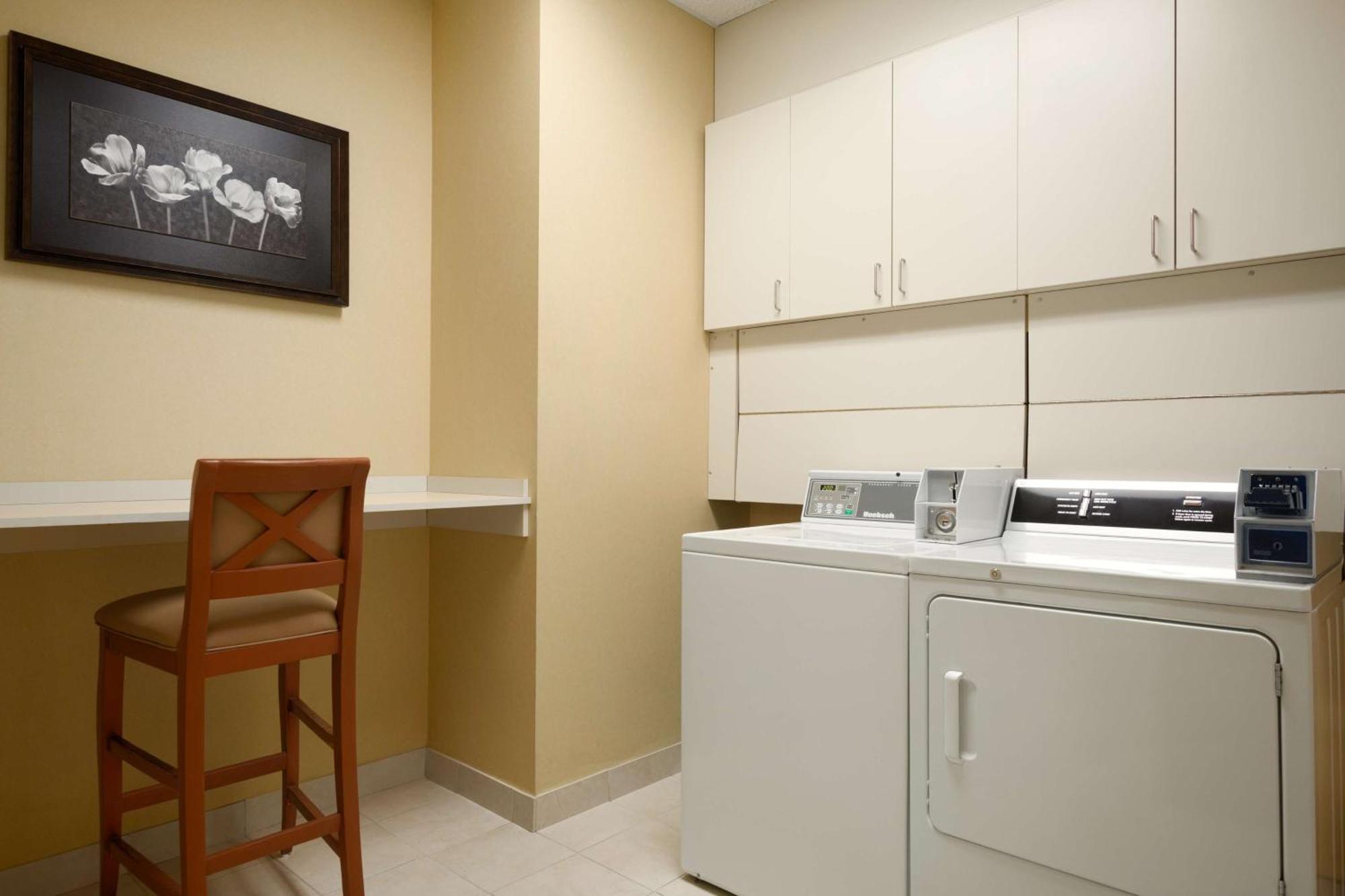 Hilton Garden Inn Toronto/ווהוגן מראה חיצוני תמונה