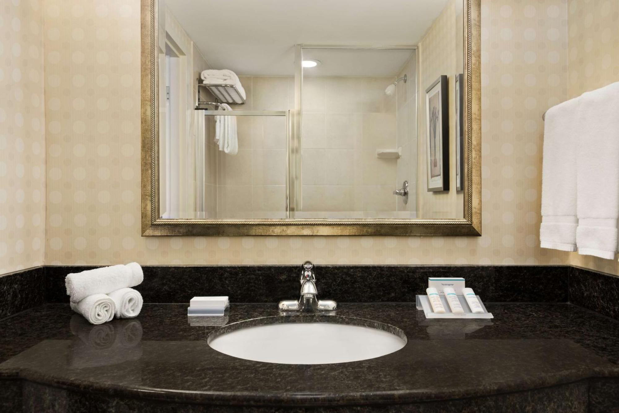Hilton Garden Inn Toronto/ווהוגן מראה חיצוני תמונה