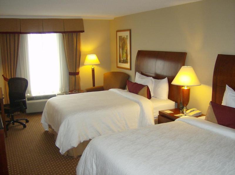 Hilton Garden Inn Toronto/ווהוגן מראה חיצוני תמונה